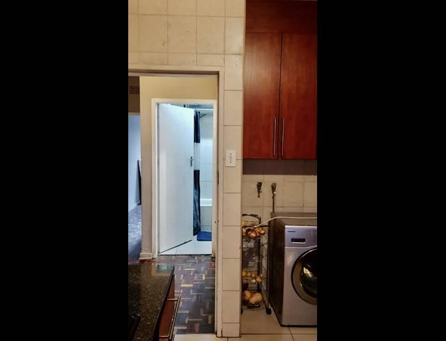 2 BEDROOM APARTMENT FOR SALE IN WYCHWOOD